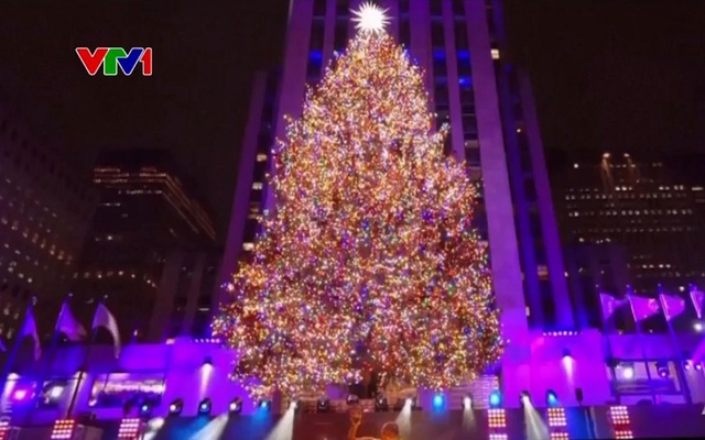 Truyền thống thắp sáng cây thông Noel khổng lồ ở New York - Ảnh 1.