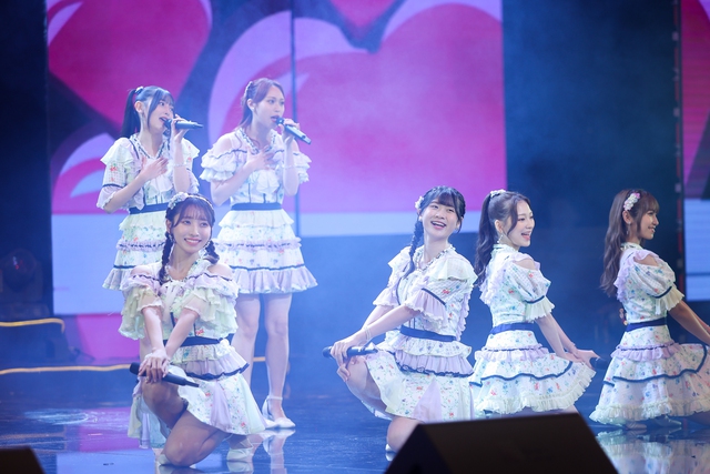 Vẻ xinh xắn của nhóm nhạc nữ nổi tiếng Nhật Bản biểu diễn tại Hà Nội - Ảnh 8.