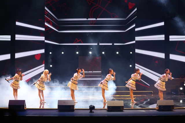 Vẻ xinh xắn của nhóm nhạc nữ nổi tiếng Nhật Bản biểu diễn tại Hà Nội - Ảnh 9.