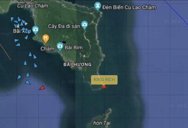 Quảng Nam: Phát hiện tàu nước ngoài dạt vào đảo Cù lao Chàm - Ảnh 2.