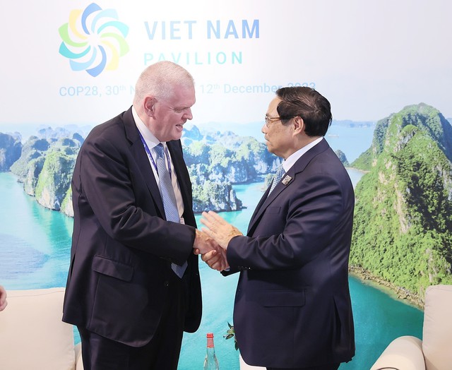 Thủ tướng Chính phủ Phạm Minh Chính tiếp Chủ tịch WEF và Tổng giám đốc HSBC - Ảnh 1.