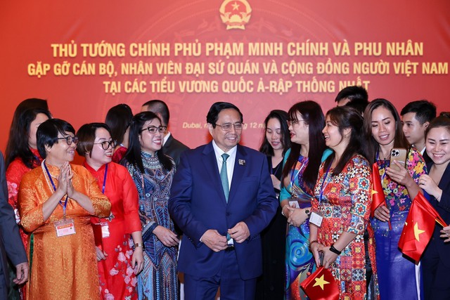 Thủ tướng Phạm Minh Chính gặp gỡ cộng đồng người Việt Nam tại UAE - Ảnh 1.