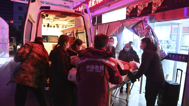 Trung Quốc dồn mọi nguồn lực cứu hộ cứu nạn sau thảm họa động đất - Ảnh 5.