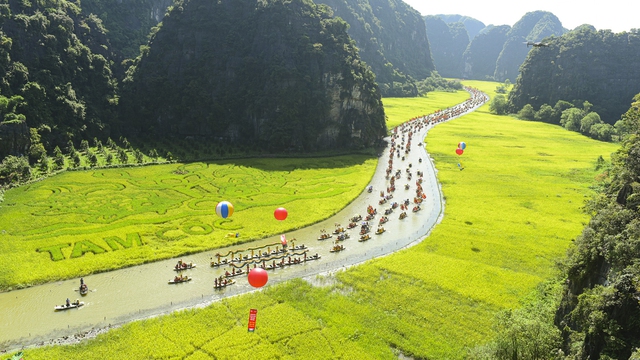 Ninh Bình đón hơn 6,5 triệu lượt khách trong năm 2023 - Ảnh 1.