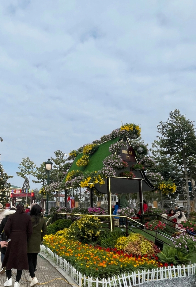 Lễ hội hoa Xuân Quan 2023 thu hút đông đảo du khách - Ảnh 4.
