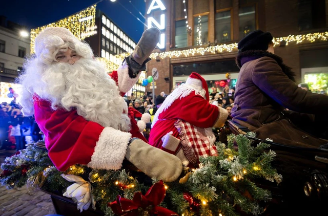 Ông già Noel bắt đầu hành trình phát quà cho trẻ em khắp thế giới - Ảnh 1.
