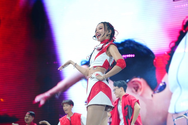 Hotgirl Vietnam Idol 2023 debut tại sân khấu Hò Dô - Ảnh 1.