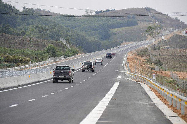 Thông xe tuyến cao tốc rút ngắn 1/3 thời gian từ Tuyên Quang đi Hà Nội - Ảnh 2.