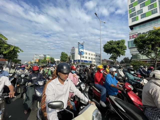 TP Hồ Chí Minh: Nhiều tuyến đường có áp lực giao thông cao - Ảnh 1.