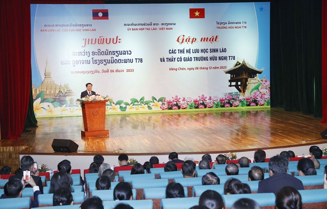 Chủ tịch Quốc hội gặp mặt các thế hệ lưu học sinh Lào và giáo viên Trường Hữu nghị T78 - Ảnh 3.