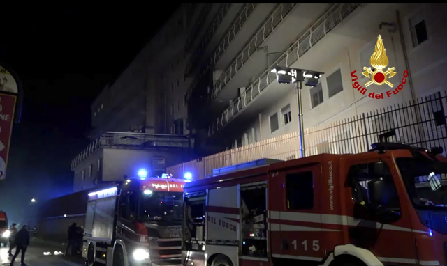Cháy bệnh viện gần thủ đô Rome của Italy, ít nhất 3 người thiệt mạng - Ảnh 1.