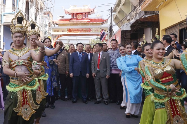 Chủ tịch Quốc hội Vương Đình Huệ dự khai trương phố Việt Nam tại Thái Lan - Ảnh 2.