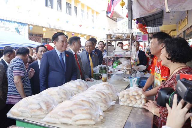 Chủ tịch Quốc hội Vương Đình Huệ dự khai trương phố Việt Nam tại Thái Lan - Ảnh 3.