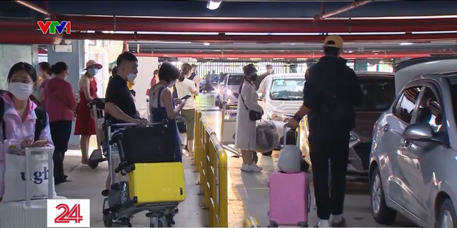 Tăng phí dịch vụ taxi vào sân bay Tân Sơn Nhất, hành khách phải trả thêm nhiều nhất 34.000 đồng - Ảnh 2.