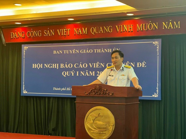 Vùng 2 Hải quân tuyên truyền về biển, đảo tại Thành phố Hồ Chí Minh - Ảnh 1.