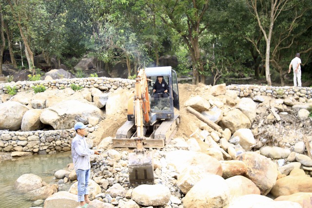 Đà Nẵng kiên quyết tháo dỡ các công trình trái phép - Ảnh 2.