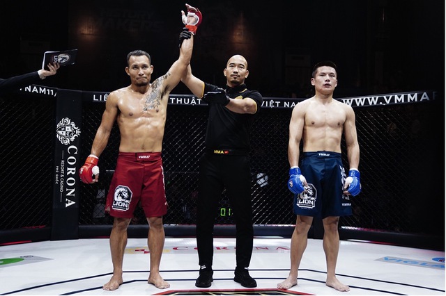 Trần Quang Lộc hạ knock-out Lý Tiểu Long tại Lion Championship 2023 - Ảnh 2.