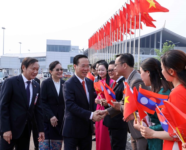 Chủ tịch nước Võ Văn Thưởng đến Viêng Chăn, bắt đầu thăm chính thức Lào - Ảnh 4.