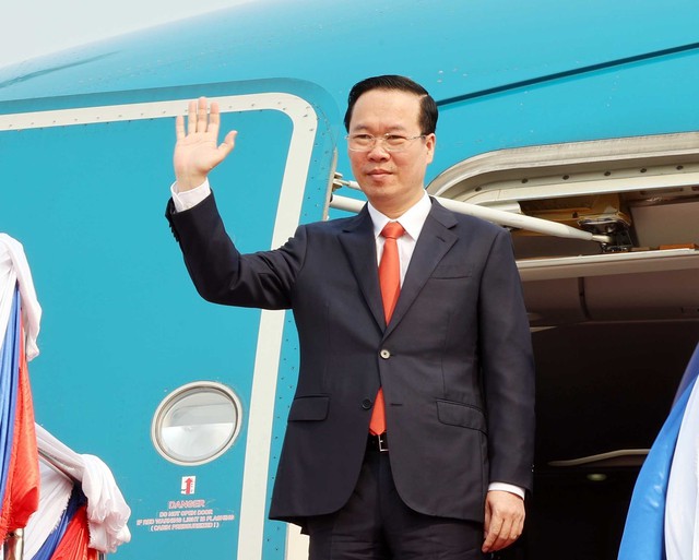 Chủ tịch nước Võ Văn Thưởng đến Viêng Chăn, bắt đầu thăm chính thức Lào - Ảnh 1.