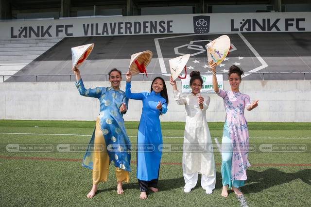 Huỳnh Như và đồng đội tại Lank FC diện áo dài, đội nón lá - Ảnh 1.