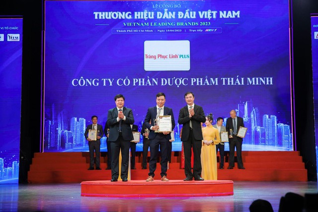 Tràng Phục Linh PLUS lọt Top 10 thương hiệu dẫn đầu Việt Nam 2023 - Ảnh 1.