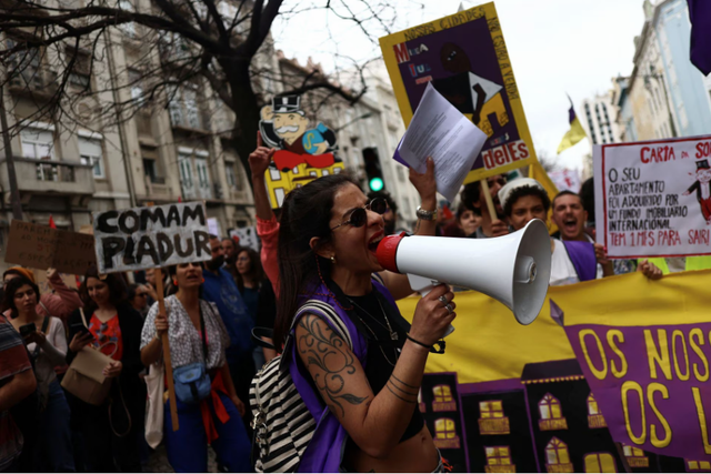 Hàng nghìn người biểu tình ở Bồ Đào Nha vì khủng hoảng giá nhà  - Ảnh 3.