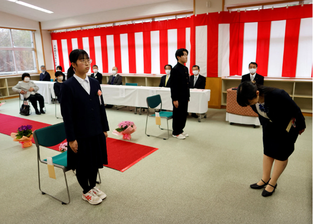 Tỷ lệ sinh giảm mạnh, hàng loạt trường học ở Nhật Bản phải đóng cửa  - Ảnh 1.