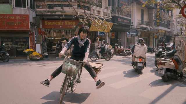Xấu xí trên phim, Thanh Hương lại cực gợi cảm ngoài đời với tóc ngắn - Ảnh 4.