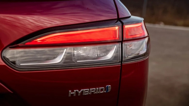 Những mẫu ô tô tiết kiệm nhiên liệu nhất bạn có thể mua trong năm 2023 - Ảnh 6.