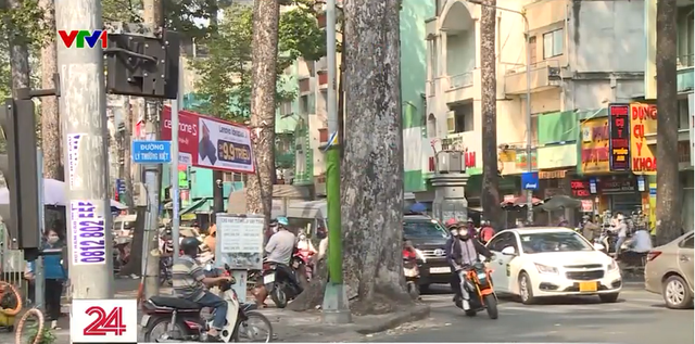 TP Hồ Chí Minh: Gom số điện thoại ở những tờ rao tín dụng đen để điều tra - Ảnh 2.