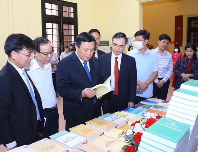 Học viện Chính trị quốc gia Hồ Chí Minh phát động Ngày Sách và Văn hóa đọc 2023 - Ảnh 1.