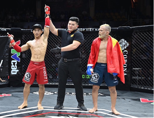 Trần Ngọc Lượng bất ngờ hạ võ sĩ MMA Brazil   - Ảnh 2.