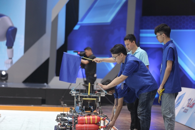 Lộ diện những đội đầu tiên vào chung kết Robocon Việt Nam 2023 - Ảnh 27.