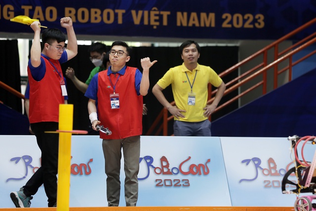 Vỡ òa cảm xúc trên sân thi đấu Robocon Việt Nam 2023 - Ảnh 40.