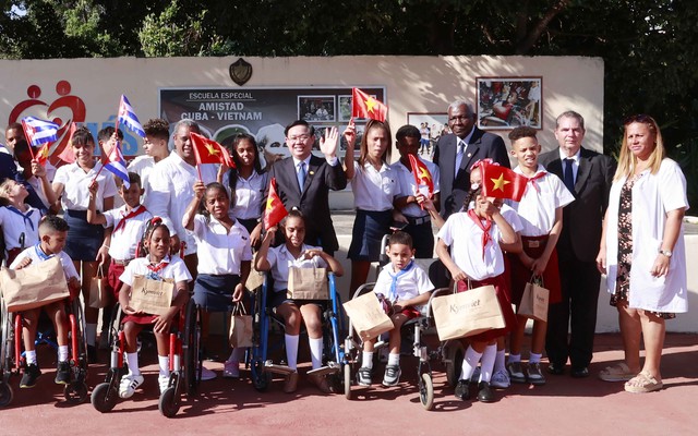 Chủ tịch Quốc hội Vương Đình Huệ thăm Trường đặc biệt hữu nghị Cuba - Việt Nam - Ảnh 4.