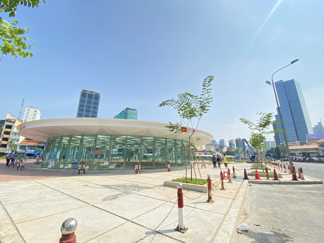 Giếng trời, công trình lấy sáng cho Ga metro Bến Thành lộ diện - Ảnh 3.