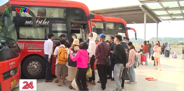 TP Hồ Chí Minh: Các bến xe tăng gấp đôi công suất phục vụ khách nghỉ lễ 30/4 - Ảnh 2.