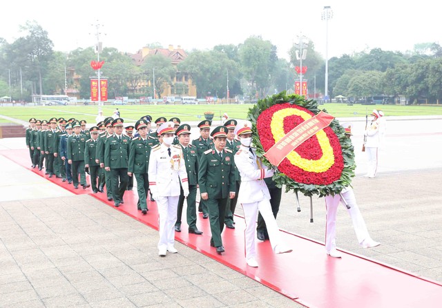 Lãnh đạo Đảng, Nhà nước vào Lăng viếng Chủ tịch Hồ Chí Minh, dâng hương tưởng niệm các Anh hùng liệt sỹ - Ảnh 4.