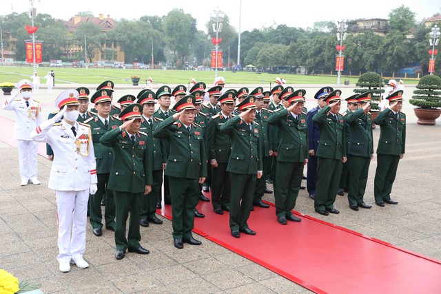 Lãnh đạo Đảng, Nhà nước vào Lăng viếng Chủ tịch Hồ Chí Minh, dâng hương tưởng niệm các Anh hùng liệt sỹ - Ảnh 5.