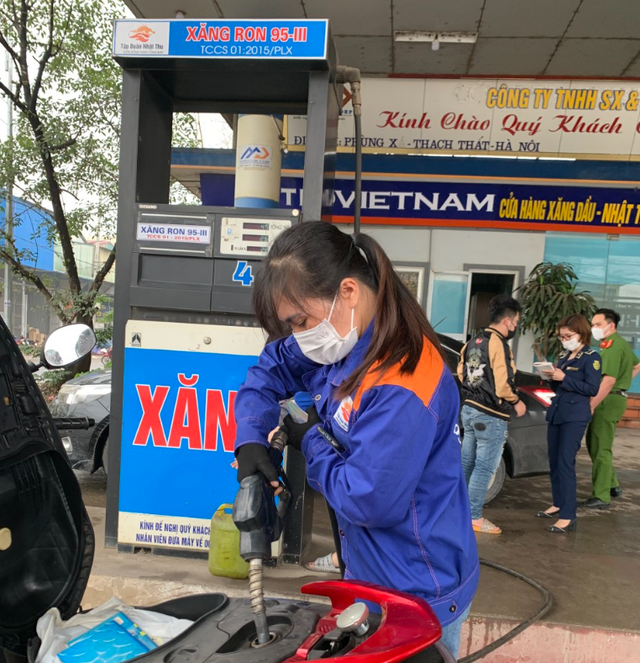 Một cây xăng tại Hà Nội có dấu hiệu lừa dối người tiêu dùng  - Ảnh 1.