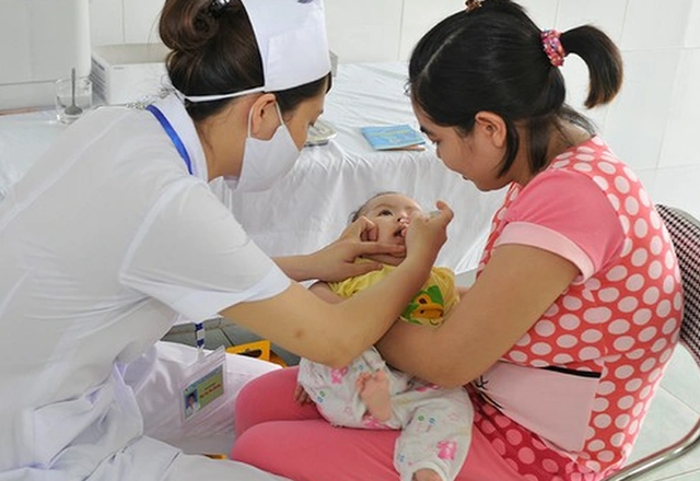Nhiều trẻ chưa tiêm chủng các loại vaccine thiết yếu - Ảnh 1.