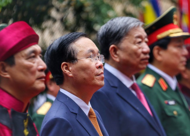 Chủ tịch nước Võ Văn Thưởng dâng hương tưởng niệm, tri ân các Vua Hùng  - Ảnh 2.