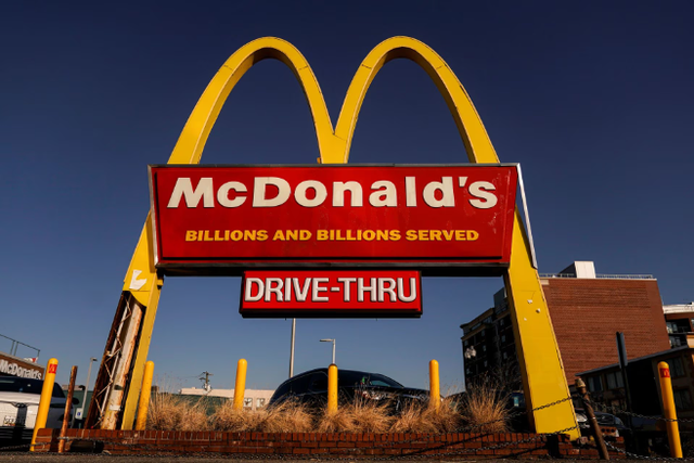McDonalds tạm thời đóng cửa các văn phòng tại Mỹ, chuẩn bị ra thông báo sa thải - Ảnh 1.