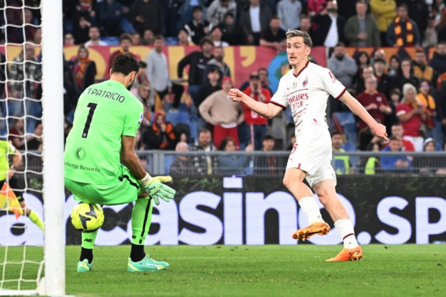 AS Roma chia điểm kịch tính trước AC Milan - Ảnh 2.