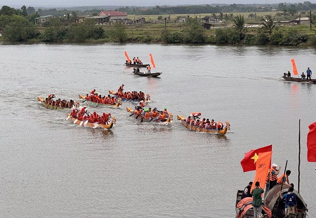 Xúc động lễ thượng cờ thống nhất non sông tại đôi bờ Hiền Lương - Bến Hải - Ảnh 4.