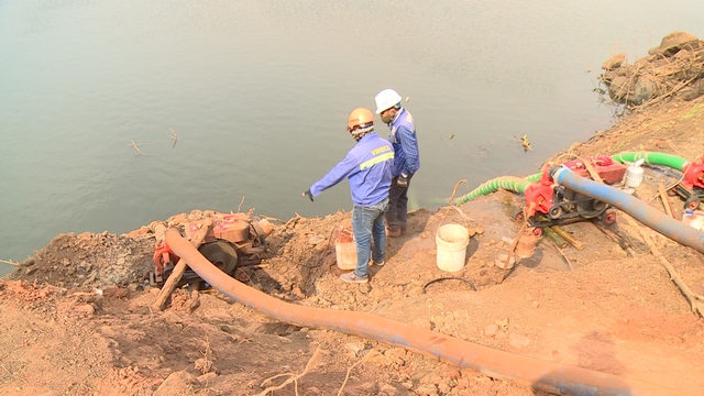 Đào 10 hồ chứa nước đề tưới nước giảm bụi sân bay Long Thành - Ảnh 3.