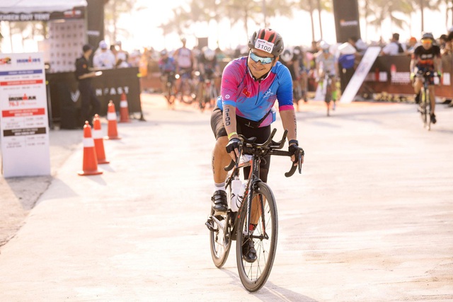 Dàn Ironman công nghệ đổ bộ bờ biển Đà Nẵng - Ảnh 4.