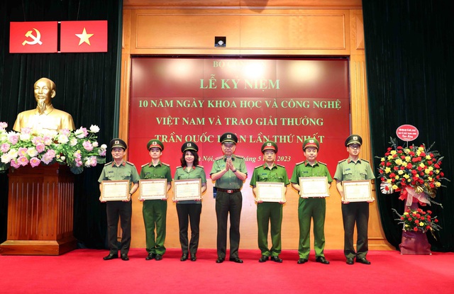Bộ Công an trao tặng Giải thưởng Trần Quốc Hoàn lần thứ nhất - Ảnh 1.