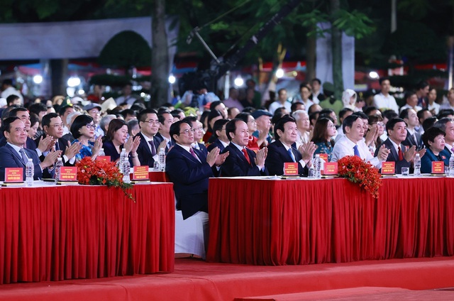 Thủ tướng Phạm Minh Chính dự khai mạc Lễ hội Hoa Phượng đỏ Hải Phòng 2023 - Ảnh 1.