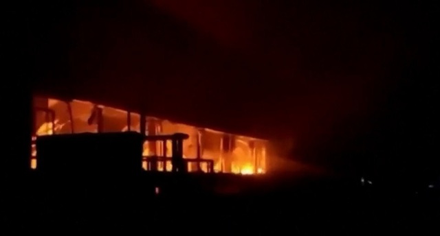 Cháy lớn tại nhà máy sản xuất cửa ở Nga - Ảnh 1.